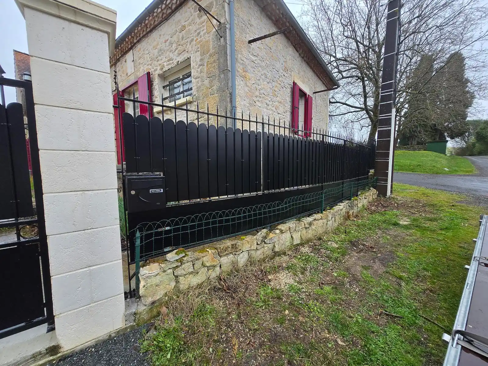 Clôture métallique noire GMC24 à Mussidan