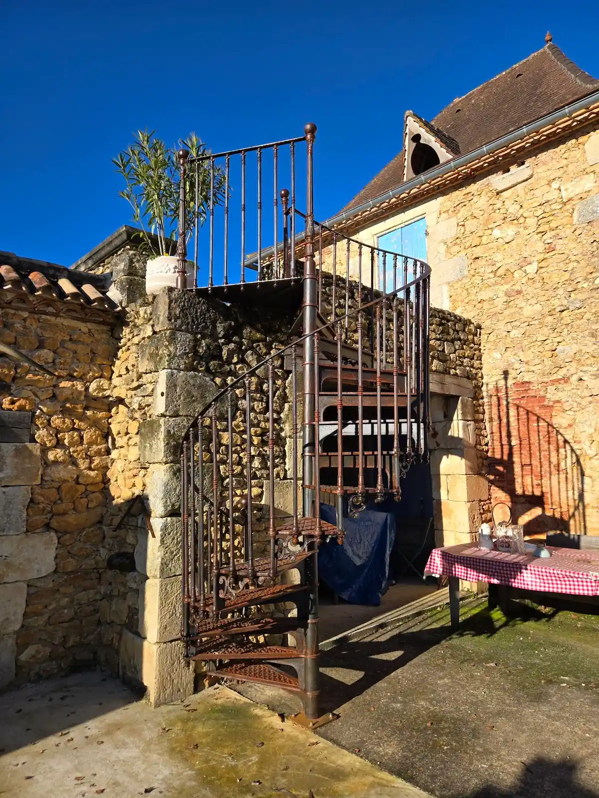 Escalier colimaçon métallique GMC24 à Mussidan
