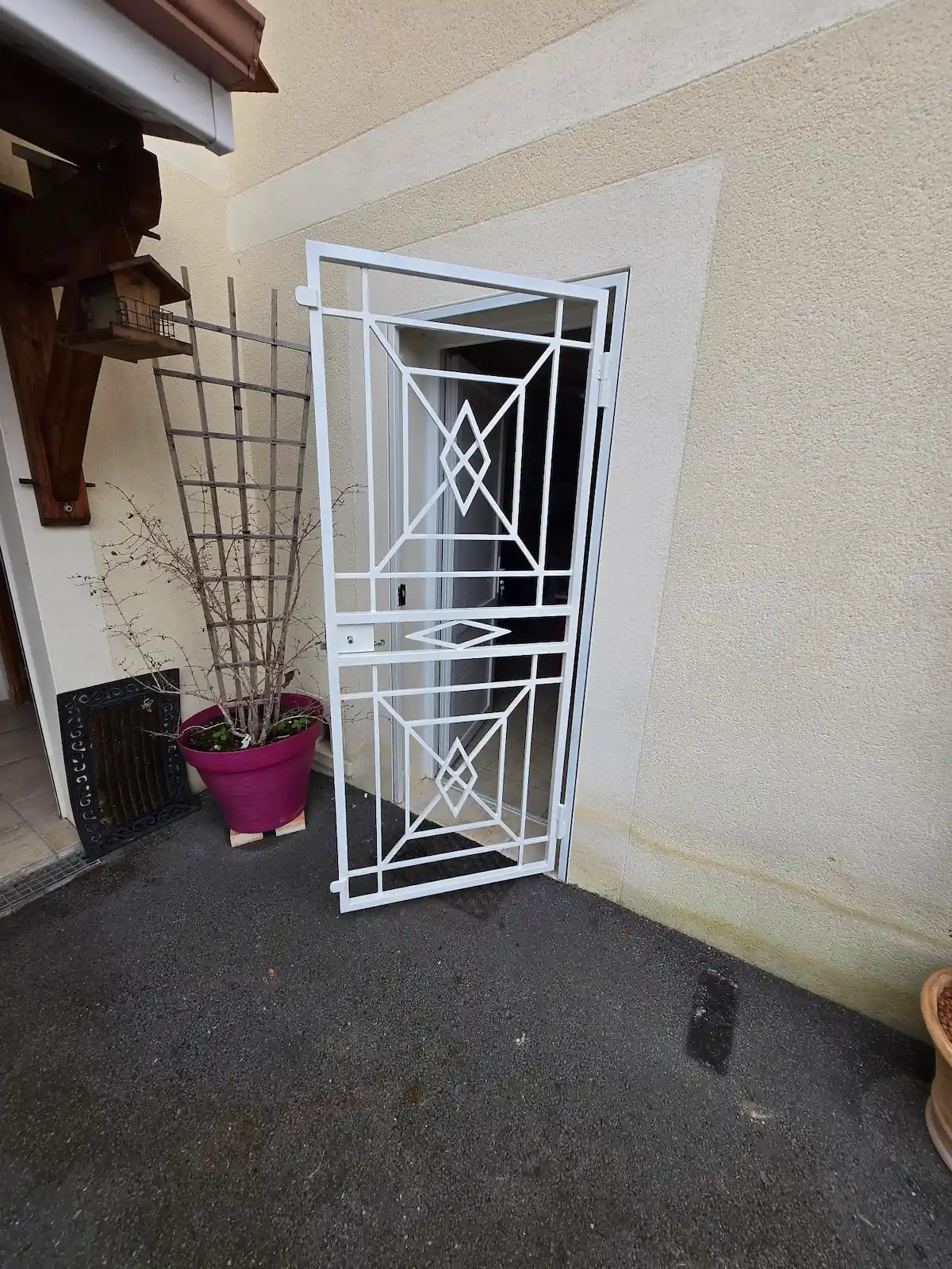 Grille de protection blanche GMC24 à Bergerac