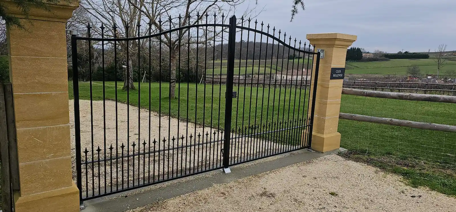 Portail fer forgé cintré GMC24 à Ribérac